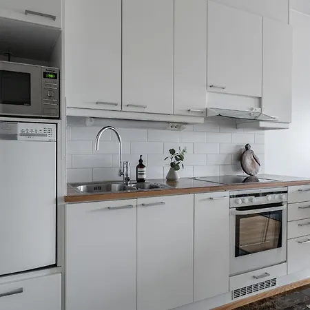 Modern 1br With Sauna, Balcony & Free Parking *